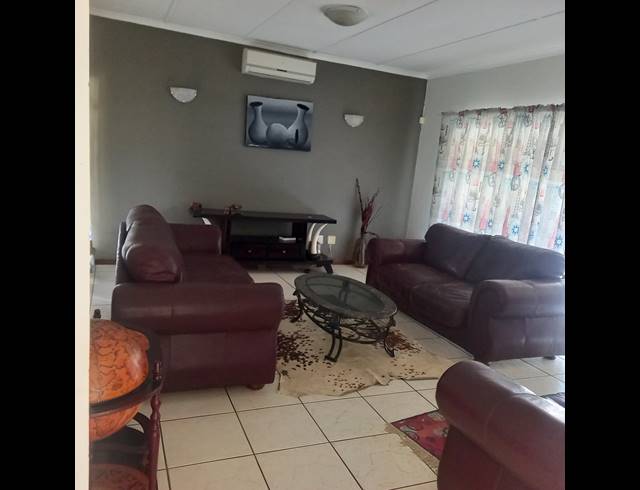 3 BEDROOM HOUSE FOR SALE IN MEER EN SEE